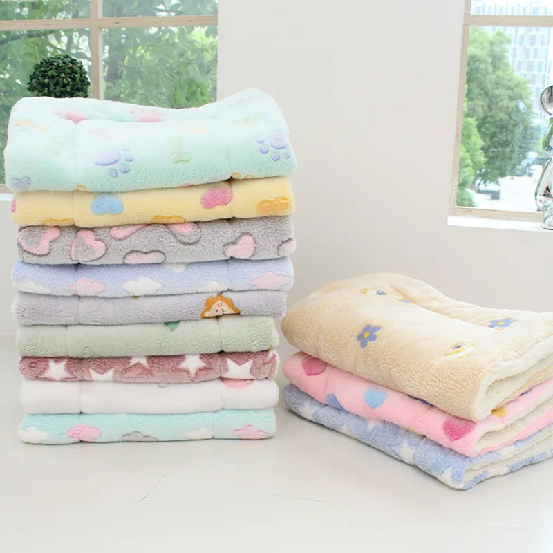 Thickened Pet Soft Fleece Pad Pet Blanket Bed Mat for Puppy Dog Cat Sofa Cushion Keep Warm Sleeping Cover Cushion Home Rug Kot